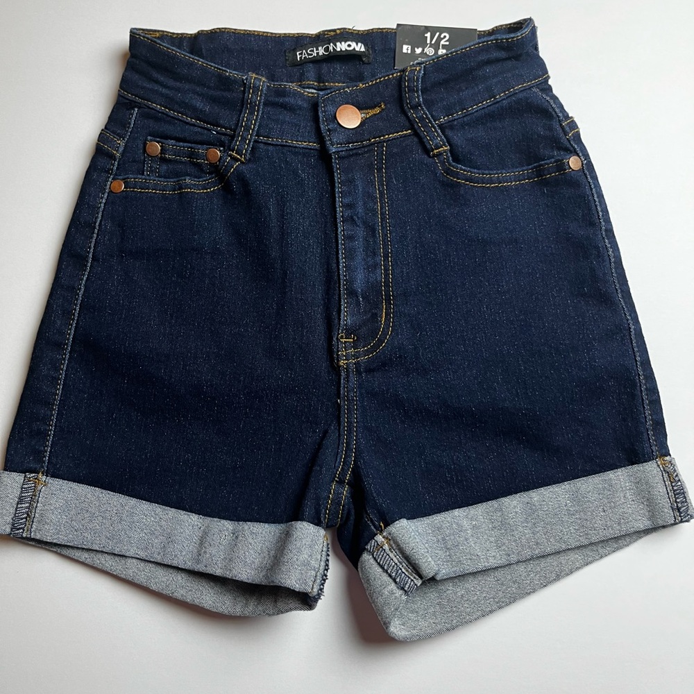 Fashion Nova dark denim shorts - Picture 2 of 4